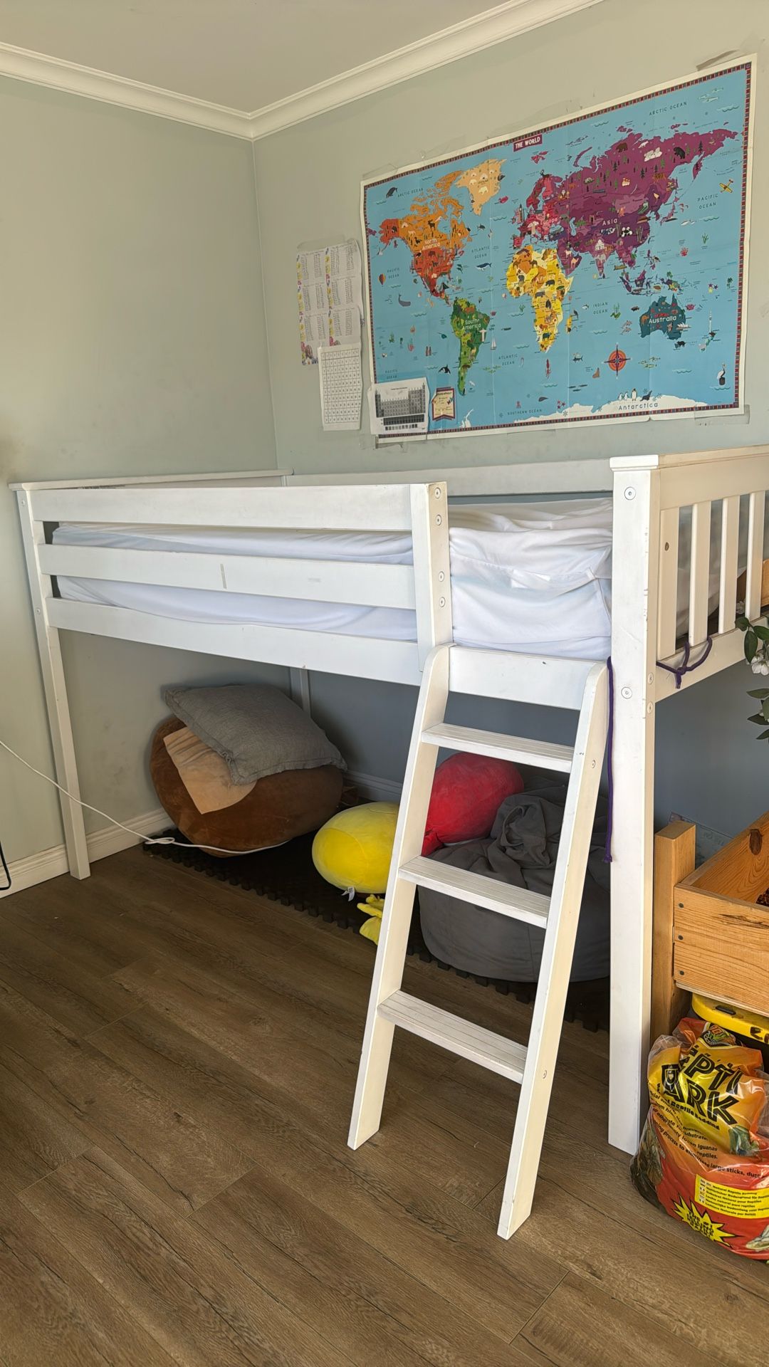 BUNK BED