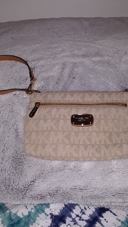 Authentic Michael Kors Large wristlet
