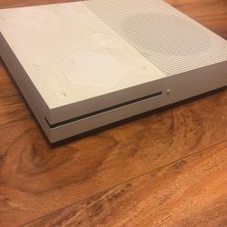 Xbox 1s Comes With Controller 