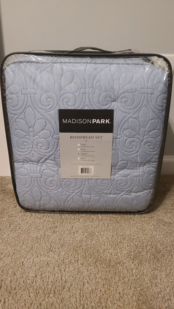 Madison Park Queen Bedspread Set