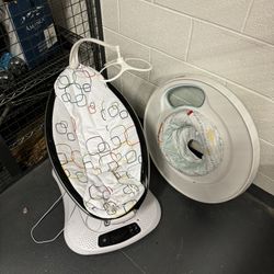 4moms mamaRoo 4 Bluetooth Plush Baby Swing 