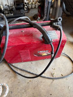 Lincoln Electric MIG Welder with Gun