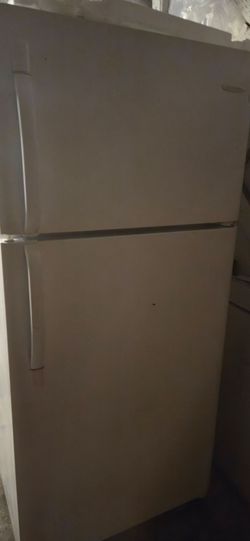 Refrigerator (Broken/For Parts)