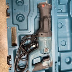 Makita corded reciprocating saw with hard case