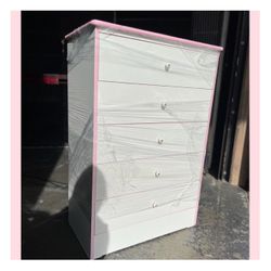 Dresser/ Five drawers dresser