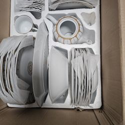 Pegasus Chinese Fine Porcelain 47 Pieces Set.