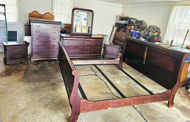 6 PIECE KING SIZE BASSETT BEDROOM SET (Delivery Available)