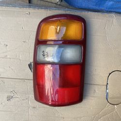 Chevy Tahoe Tail Light Left 00to06 Factory Oem