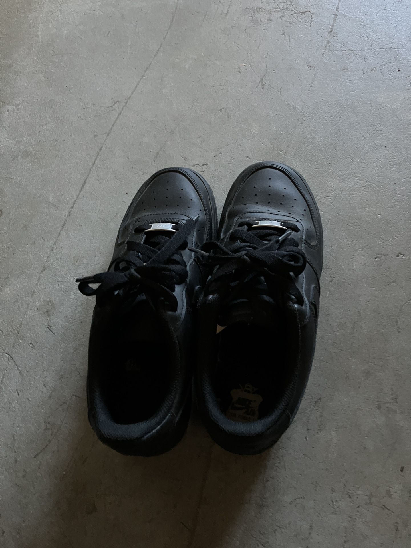 Black air force ones 6.5Y