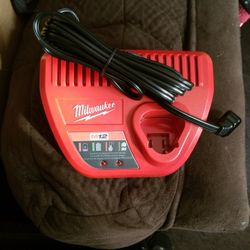 Milwaukee 12v Battery Charger