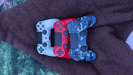 PS4 controllers  20$ individually or 60$ for all three