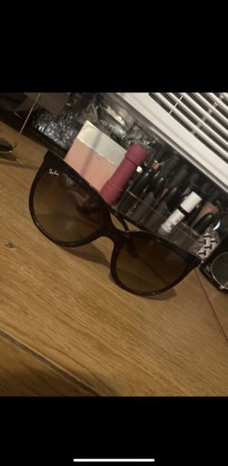Women’s raybans sunglass