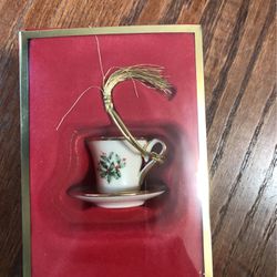 Lenox Vintage Holiday Cup & Saucer In Box 2 Of Them