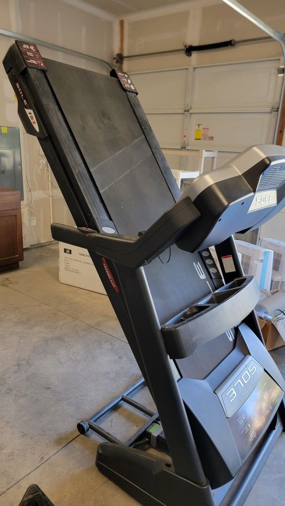 SOLE Fitness F63 Model Pro Treadmill with Incline, Foldable Treadmill