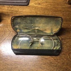 Antique Reading Glasses With Case 