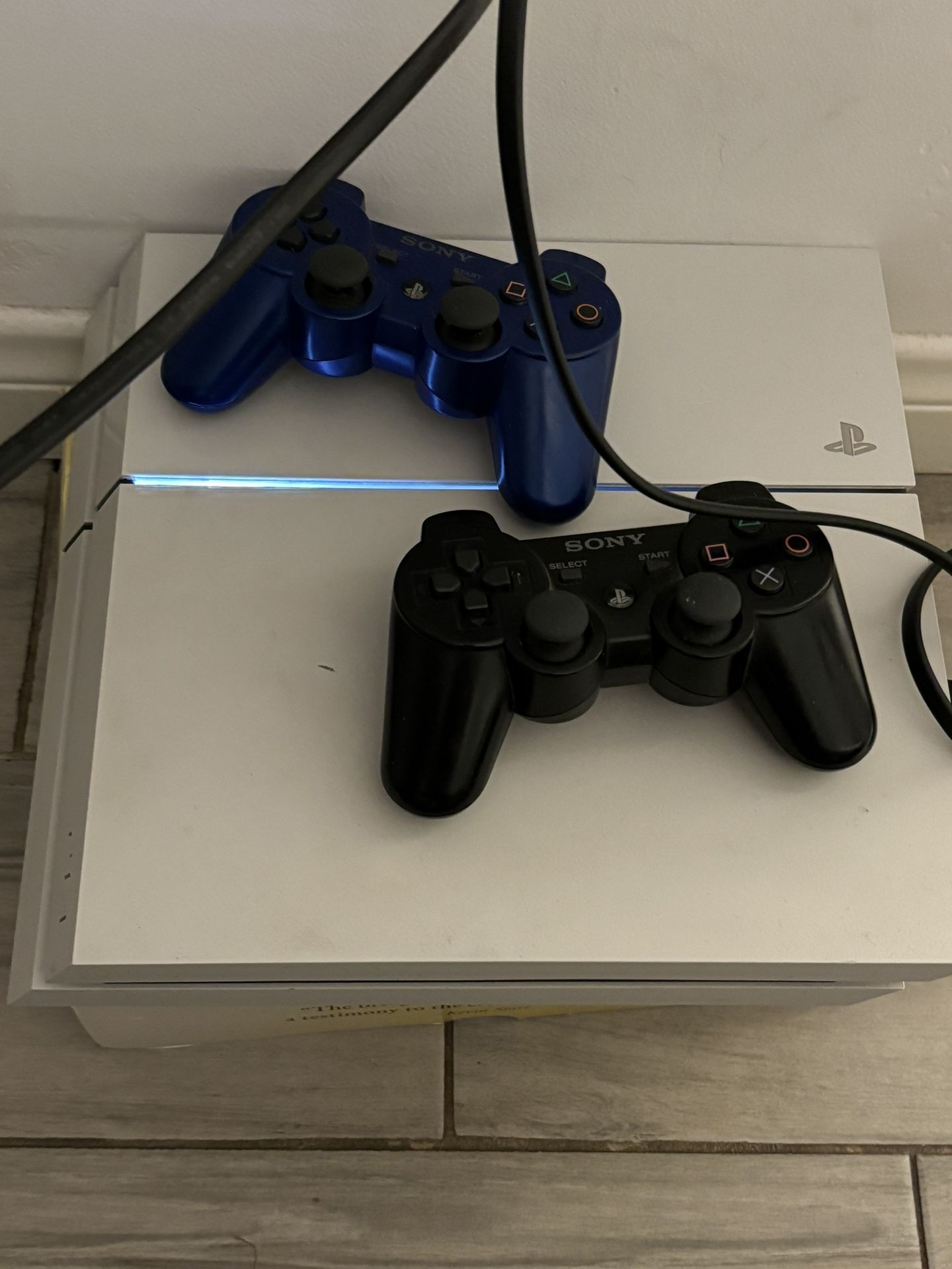 Limited Edition, Playstation 4 White CD