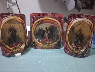 Lord of the rings action figures.

- Eoner.   the two towers. 

- Merry and Grishnakh.

- Wormtongue. 

new.  7 inches.