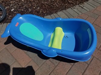 Fisher Price Whale Baby Bathtub