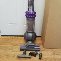 NEW cond DYSON  ANIMAL BIG BALL VACUUM WITH COMPLETE ATTACHMENTS  , AMAZING POWER SUCTION  , WORKS EXCELLENT  , IN THE BOX 