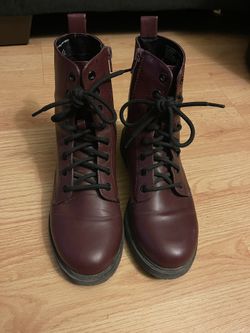 Women’s Burgundy Lace Up Boots Size 6