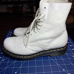 Dr Martens  Boots Women Size 7 White 