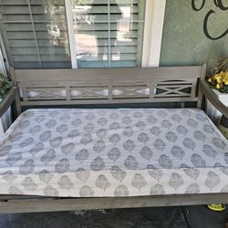 BEST OFFER. Outdoor/Indoor Twin Daybed