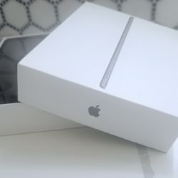 Apple iPad 9tb Generation , With Apple iPad Pen . 