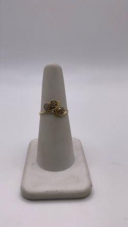 14K ring with flowers design