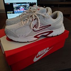 MEN'S NIKE V5 RNR SIZE 10.5