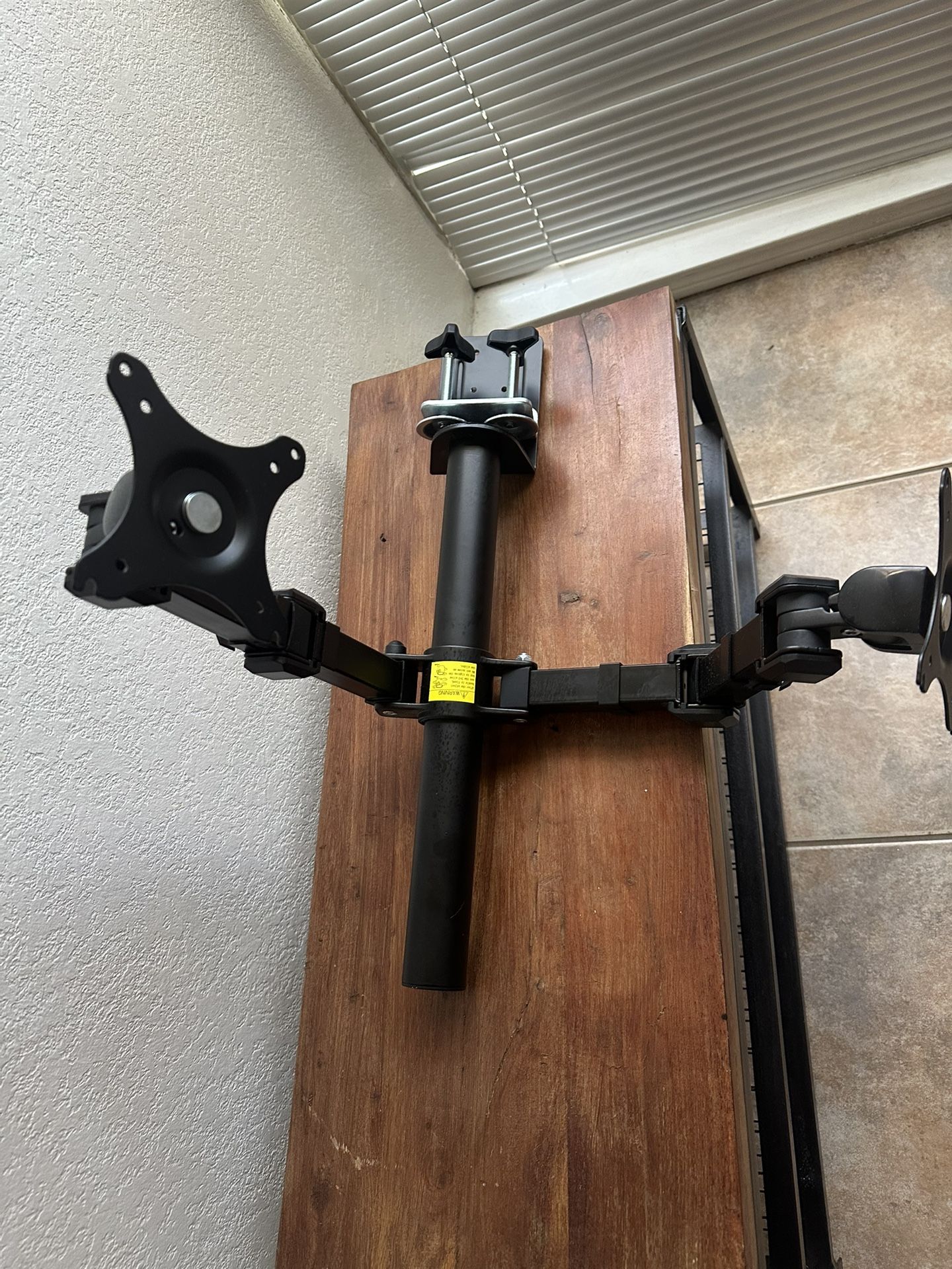 Dual screen Desktop Mount Insignia
