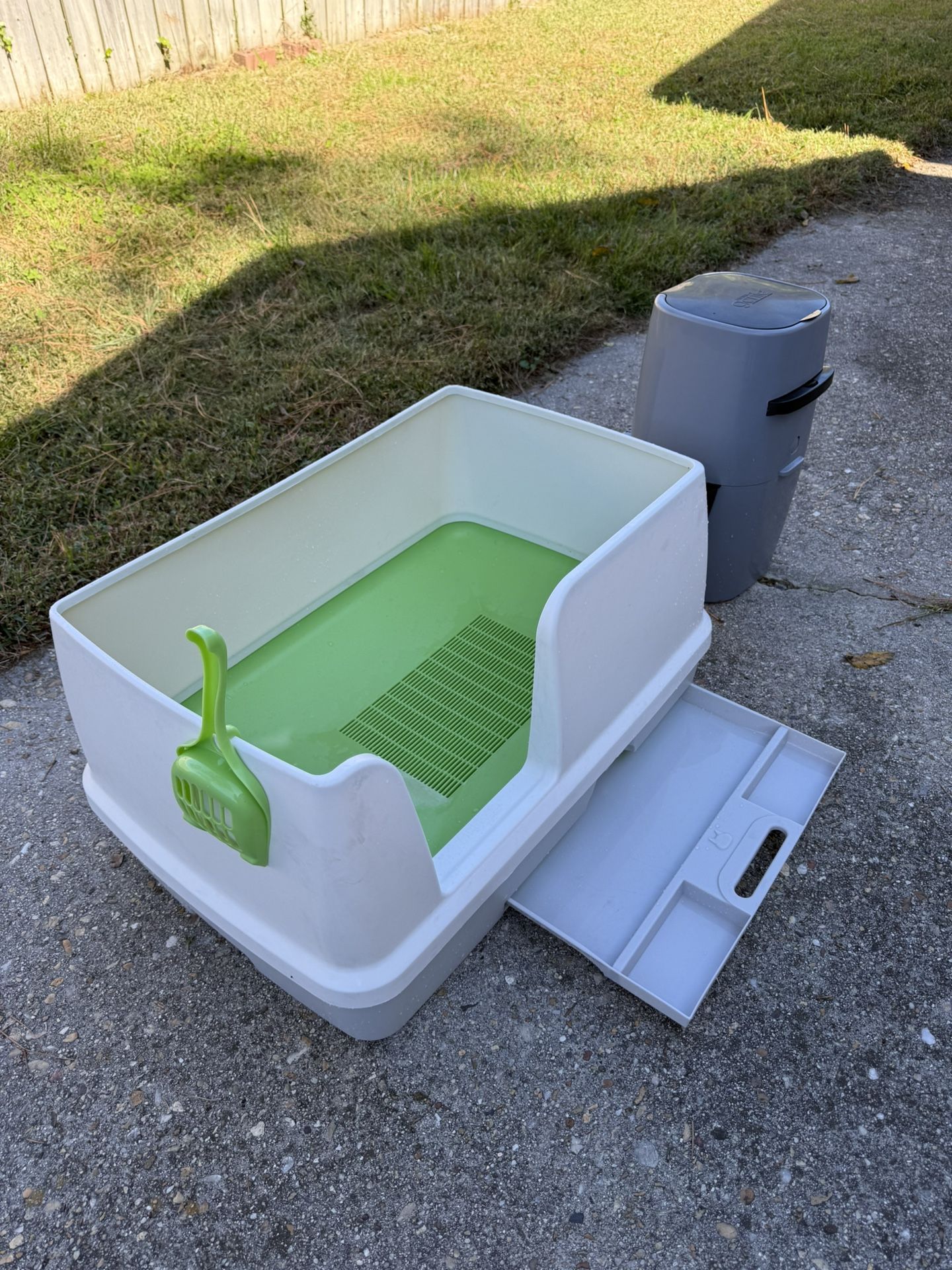 Tidy Cats Breeze XL Pellet Litter Box + Litter Genie Combo