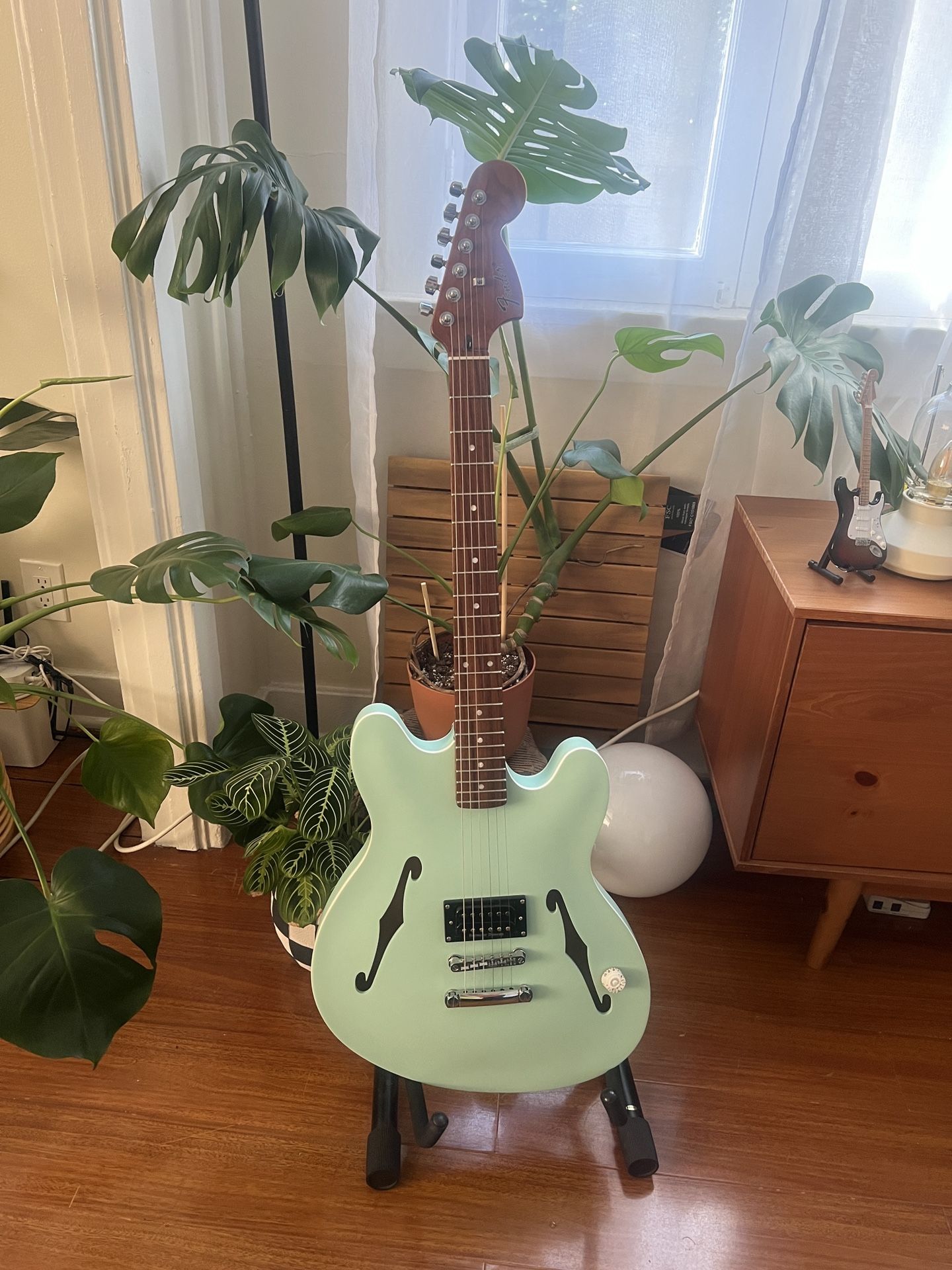 Tom Delonge Signature Fender Starcaster w/ Gig Bag