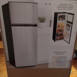New Refrigerator 7.1 Cubic Feet