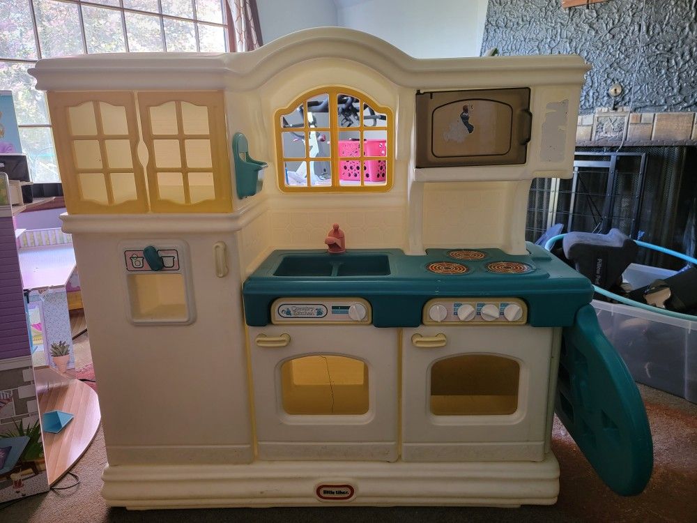 Kids Play Kitchen & Lots Of Accessories 