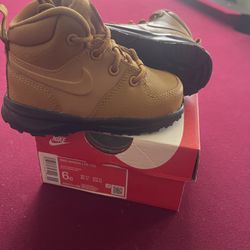 Toddler 6c NIKE MANOA LTR 