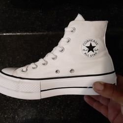 Converse Platform womens 9.5 Like new