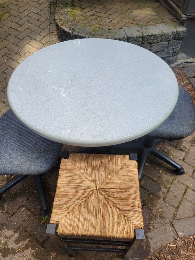 Table Plus Chairs