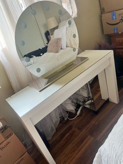 Impressions Vanity and light up mirror
