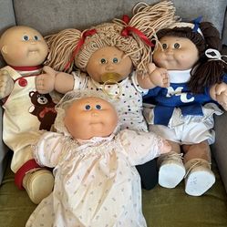 4 Cabbage Patch Dolls -all Signed With Certificates