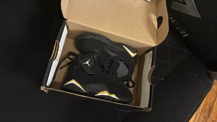 Jordan true flight size 6c