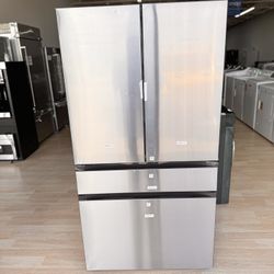 New Samsung 29 cu. ft. Bespoke 4-Door French Door Refrigerator with Inner Beverage Center RF70F29DERAA