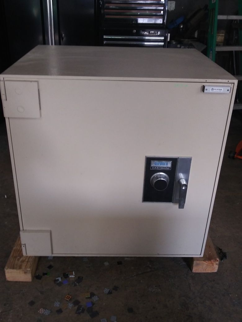 Diebold TL30 CashGuard Safe 2200 Pounds