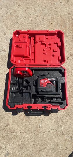 Milwaukee M12 12-Volt Lithium-Ion Cordless Green 250 ft. 3-Plane Laser Level Kit with One 4.0 Ah Battery, Charger and Case