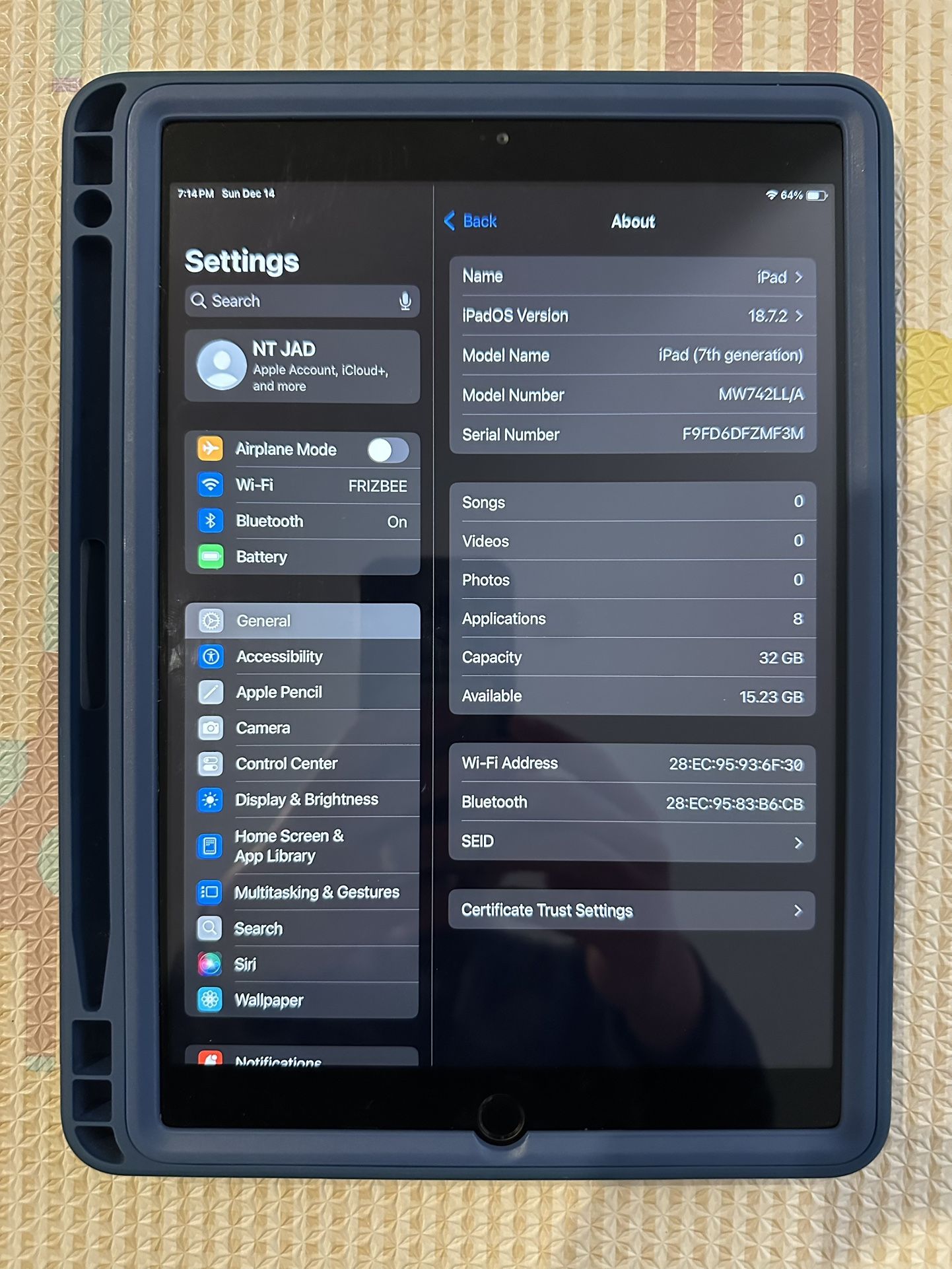 iPad 7th Generation 32 GB With Case And Screen Protector WiFi