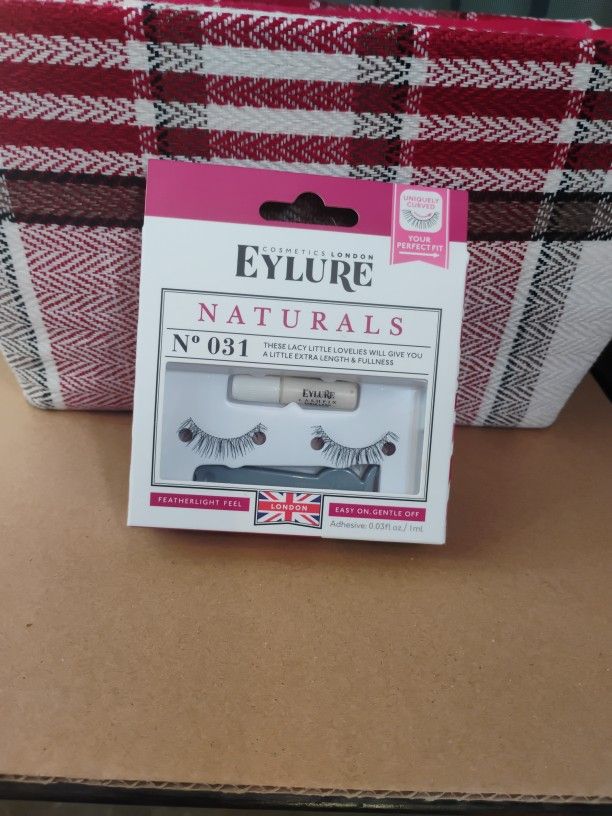  EYLURE NATURALS PRE-GLUDE NO. 031 A LOOSELY WOVEN, COMPACT LASH BLACK LASHES