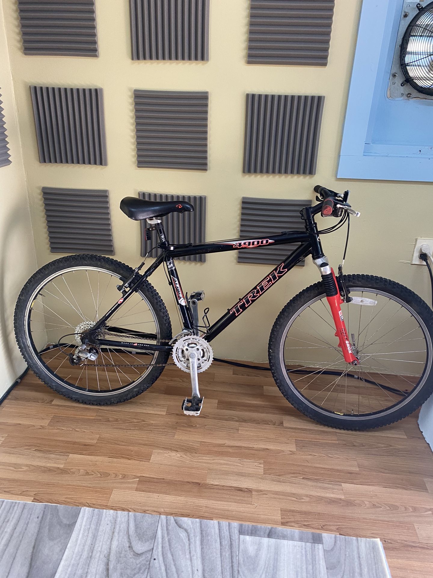 Trek 4900 Mountain Bike 