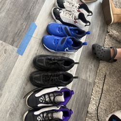 Size 2.5Y -3Y Shoes Good Condition 