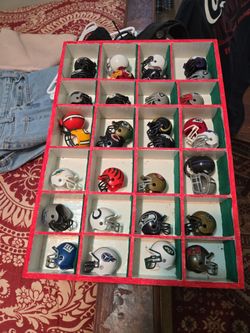 32 NFL MINI HELMETS  WITH CASE