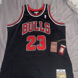 Michael Jordan 1997–98 Chicago Bulls Mitchell & Ness Authentic Jersey – XL