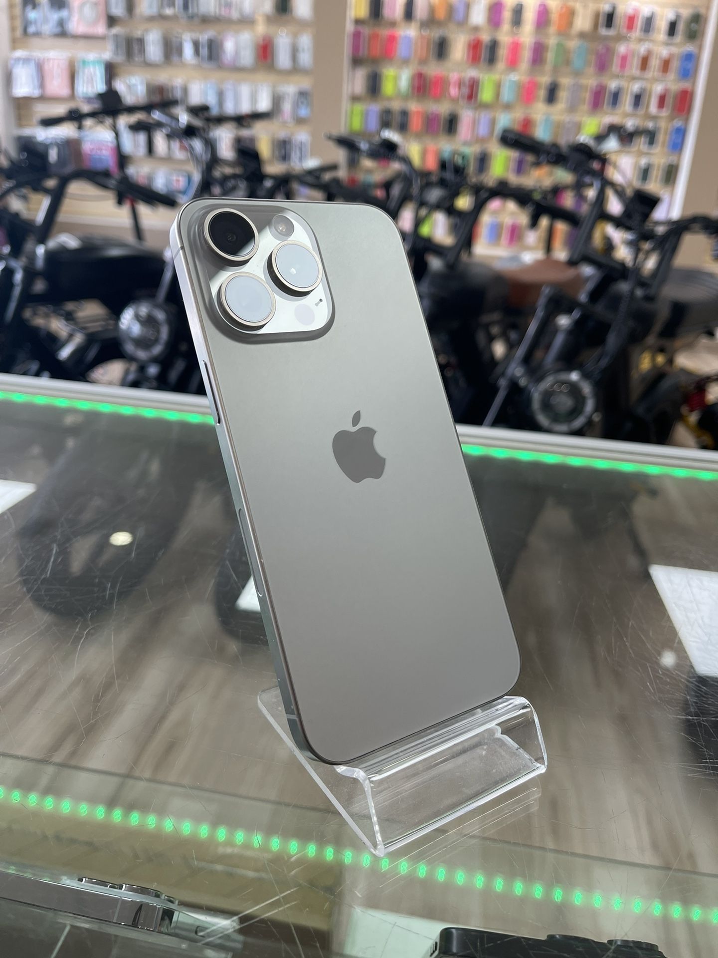 Apple iPhone 15 Pro Max! Titanium Silver! 256GB Can Connect To Any Carrier! Own It Today With Easy Financing Options! No Credit Needed! $10 To $100 Do